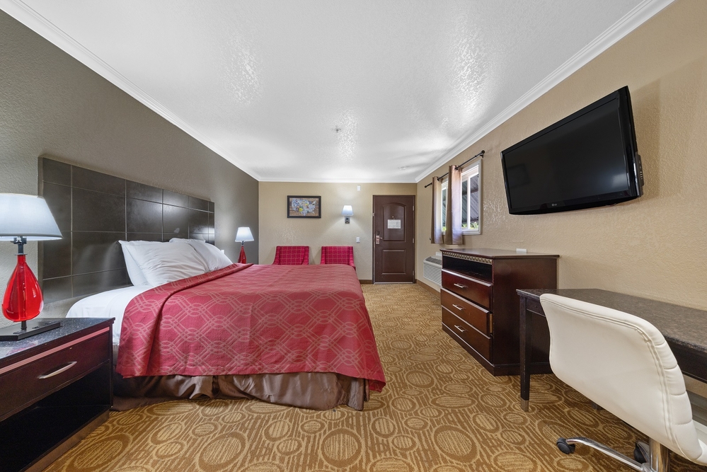 1 King Bed, 1 Room Suite, Balcony