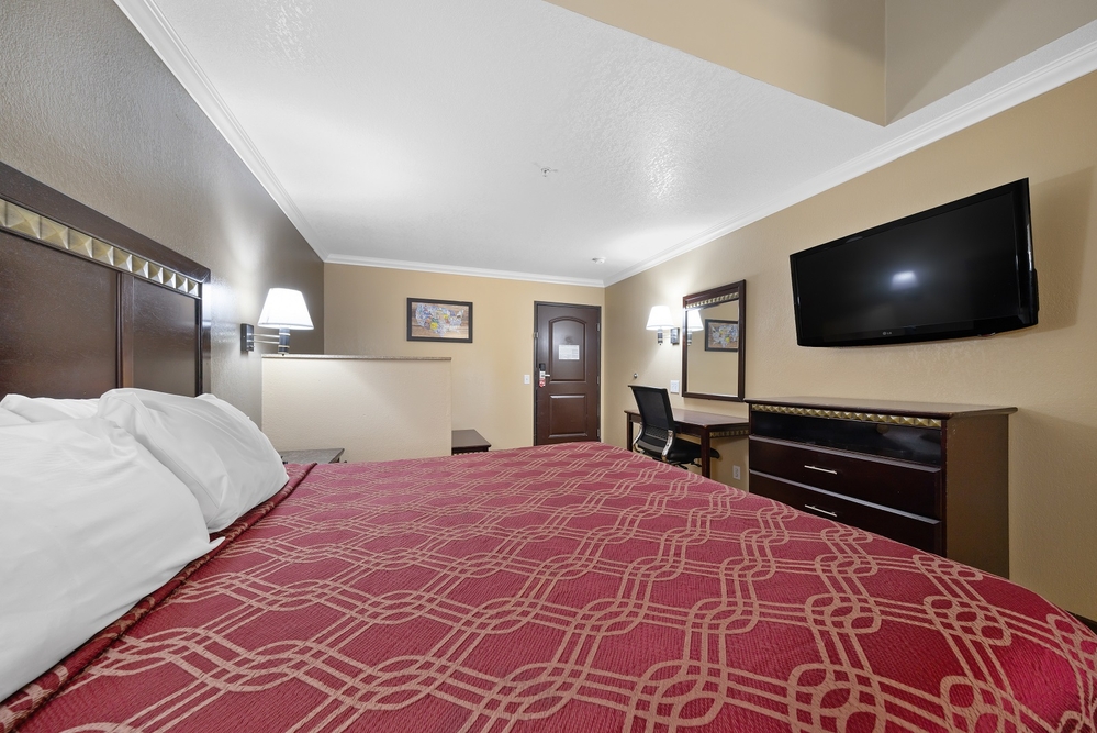 1 King Bed, 1 Room Suite