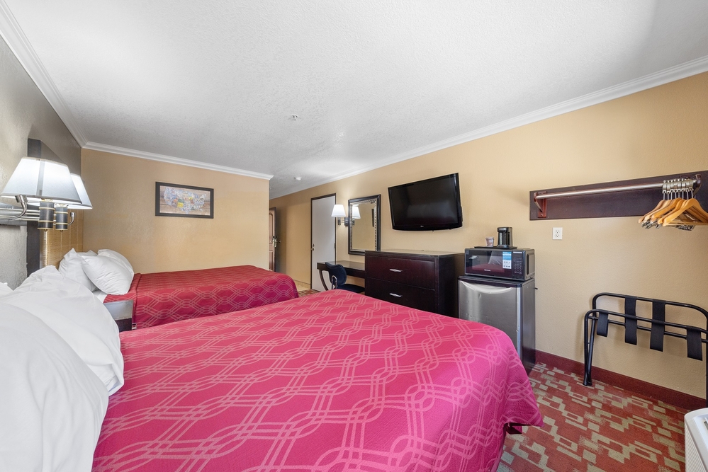2 Queen Beds